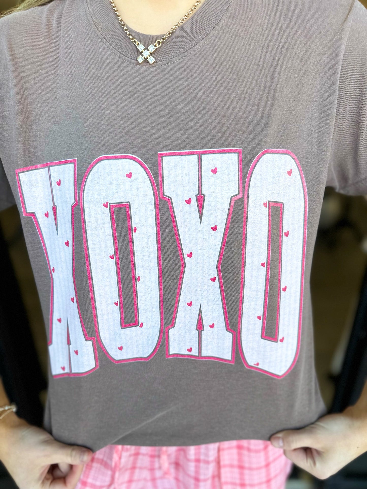 Xoxo Pink Seersucker Graphic Tee - Espresso