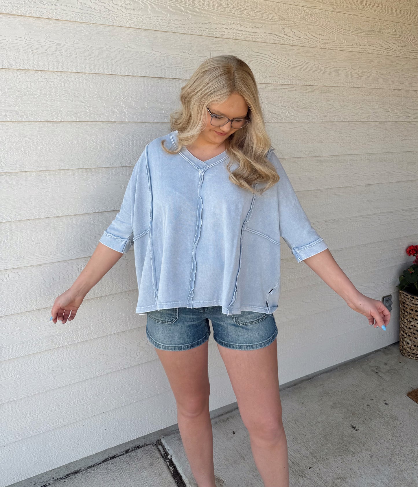MINERAL WASHED & OVERSIZED KNIT TOP-PALE BLUE