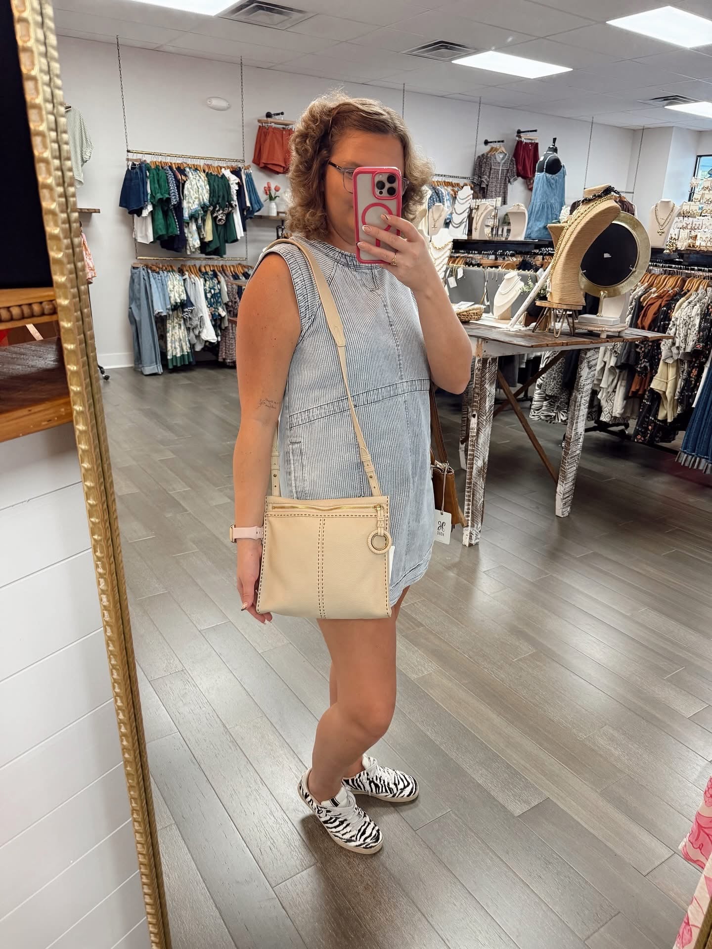 Austin Medium Crossbody