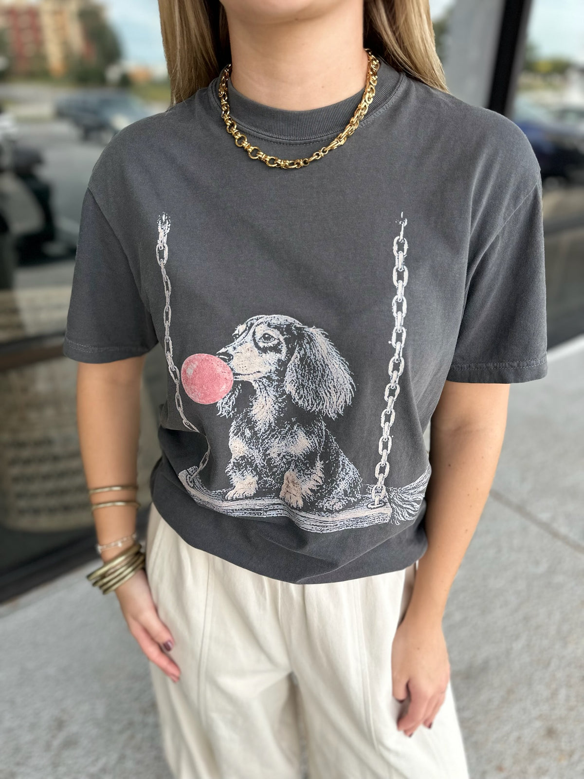 Swinging Dachshund Tee - pepper