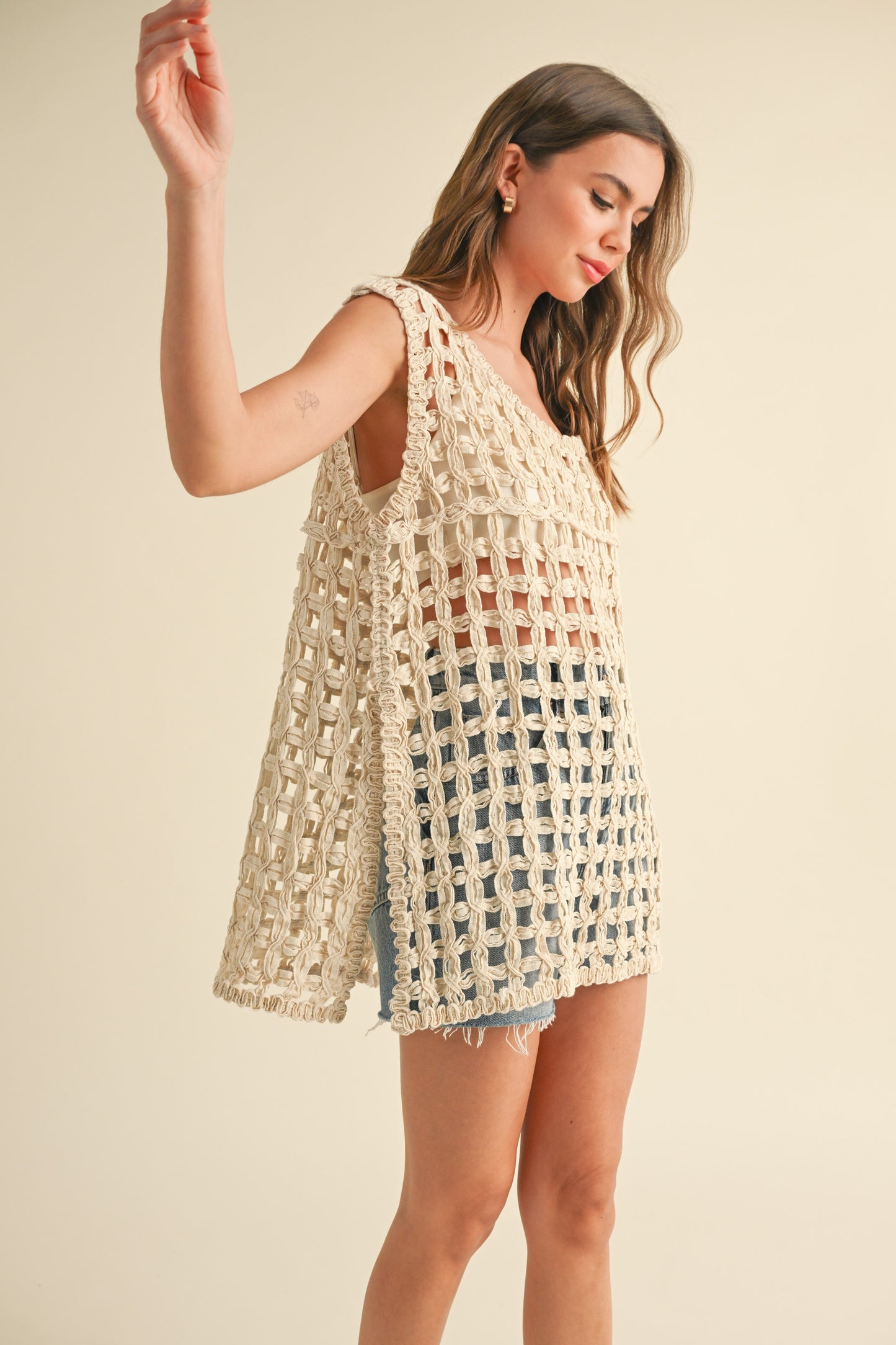 ROUND NECK NET TOP-BEIGE