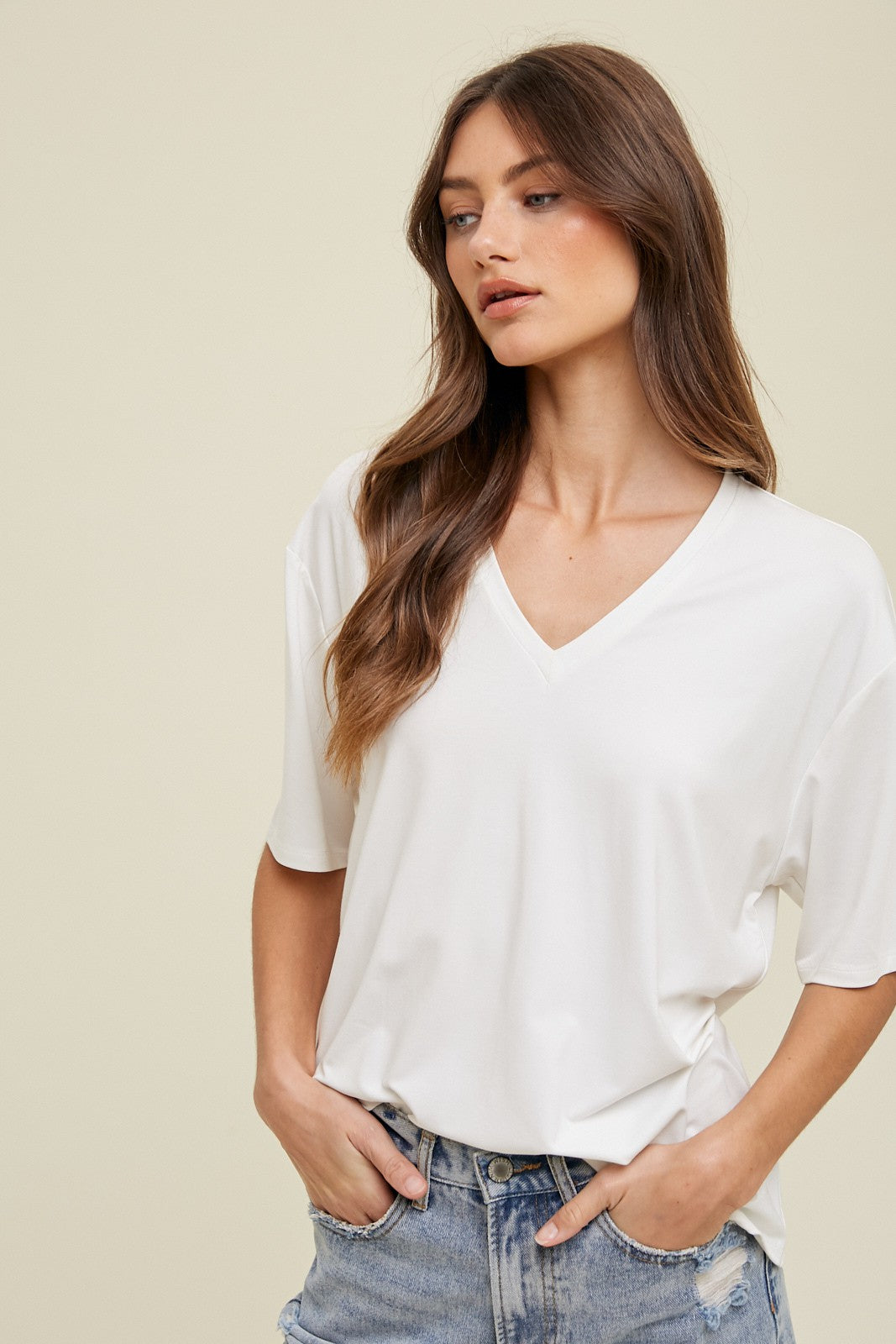 Debbie Basic V-Neck-Off White