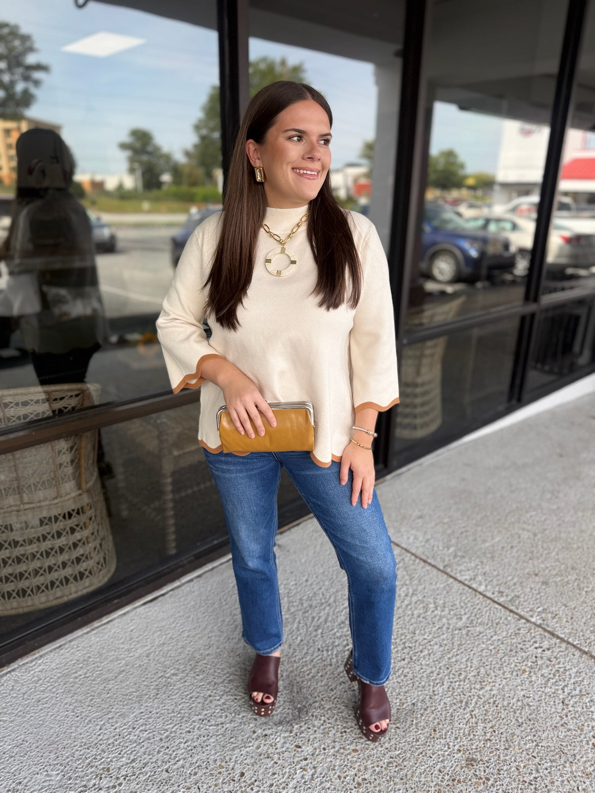 Scalloped Beauty - Cream/Camel