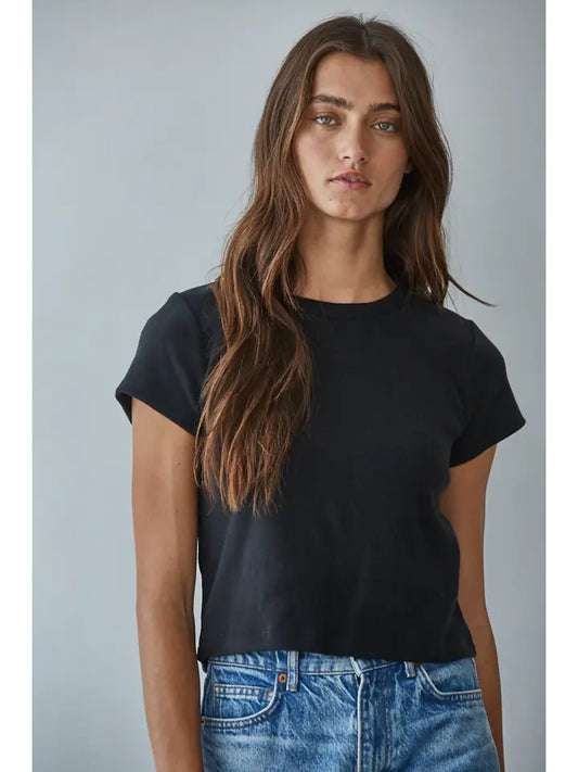 Everyday Fitted Crop Tee - black