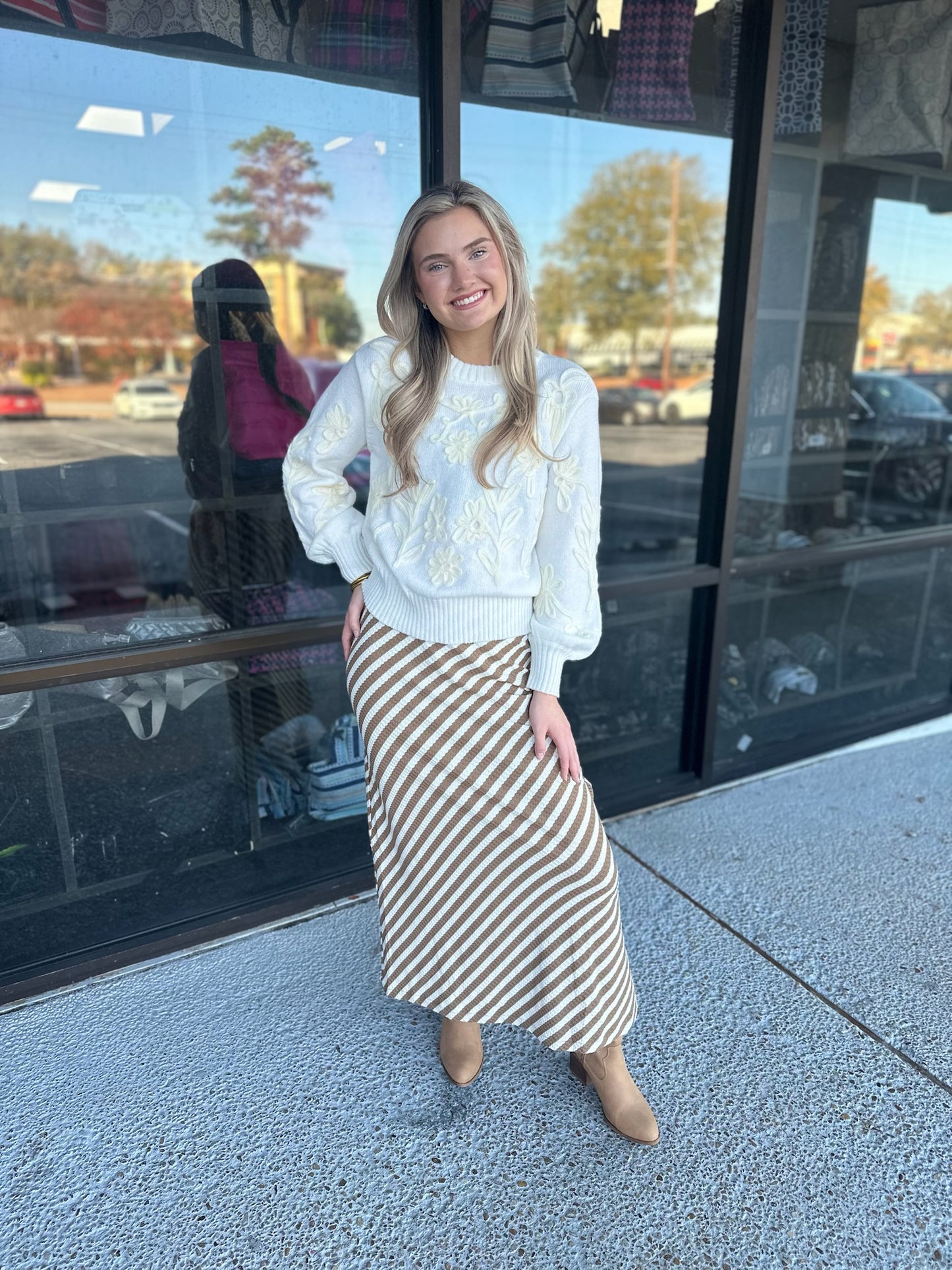 Flower Puff-Ivory/Cream