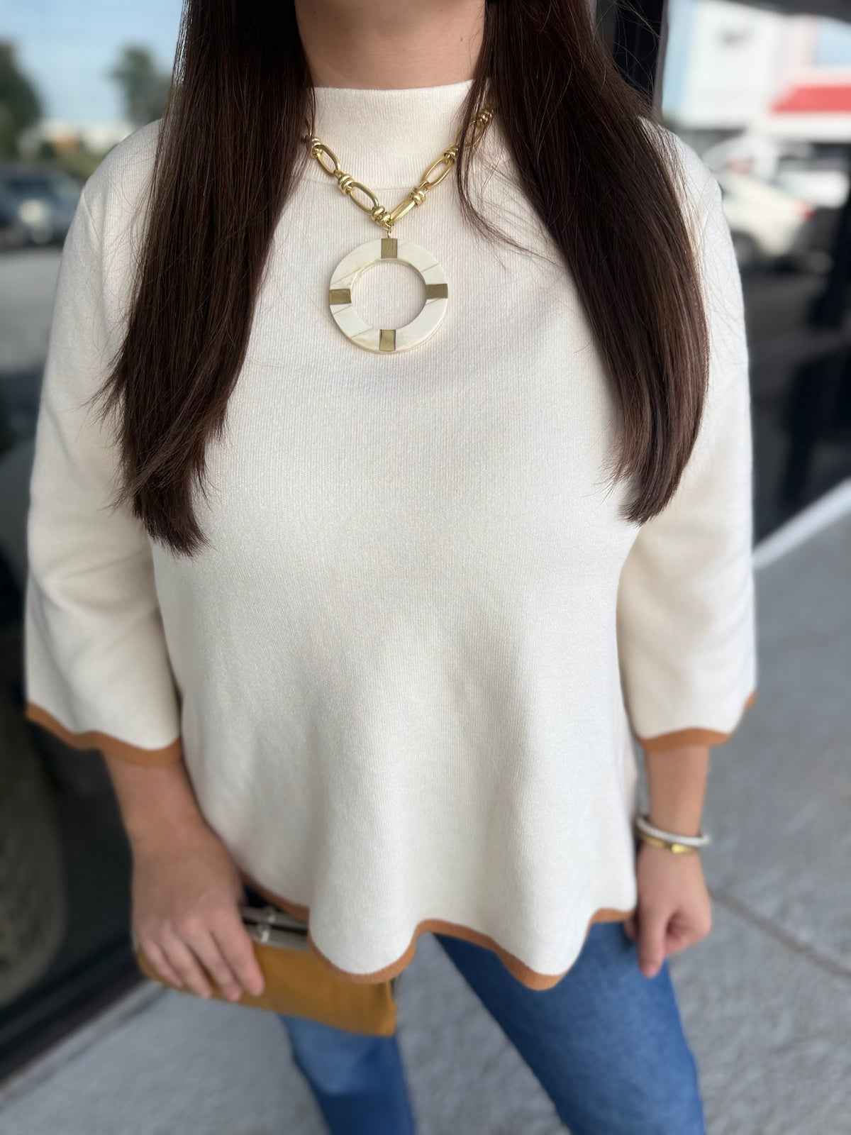Scalloped Beauty - Cream/Camel