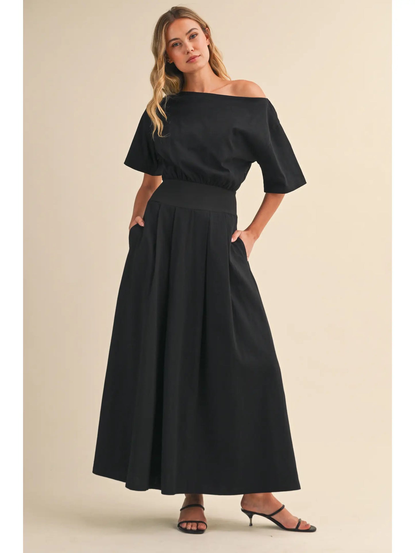 Show Out Maxi - black